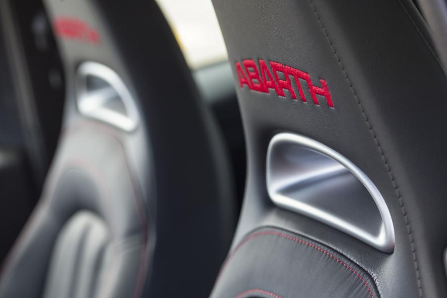 Детали интерьера Abarth 695C XSR Yamaha (312) 2017 года  (фото 19 из 44)